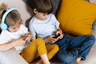 paidia smartphones social